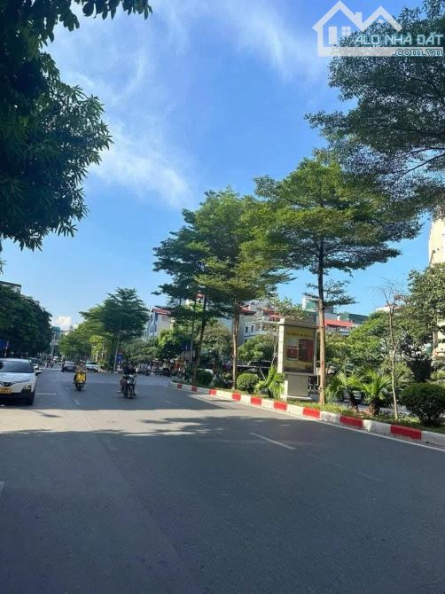 Bán TÒA NHÀ MẶT PHỐ TRẦN THÁI TÔNG CẦU GIẤY 100m X10 TẦNG - MẶT TIỀN 7.5m - GIÁ: 73TỶ