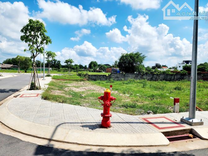 Cần bán khu đất 2 mặt tiền, 80,7m2 thổ cư, Tân Phú Trung, Củ Chi, SHR, 1 tỷ 452