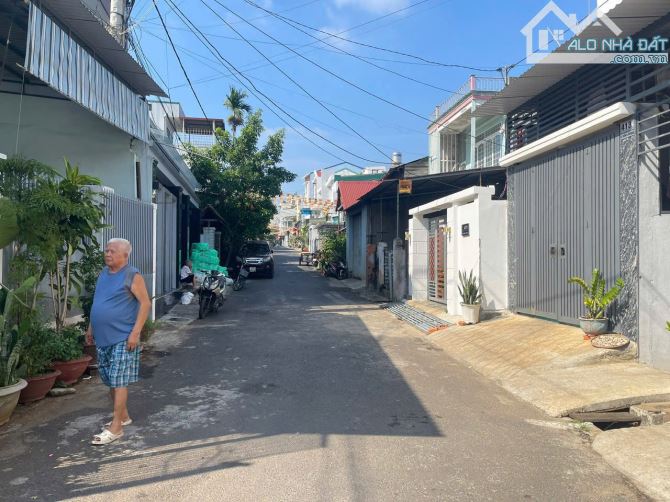 BÁN NHÀ MT PHỐ CỔ LÊ HỒNG PHONG