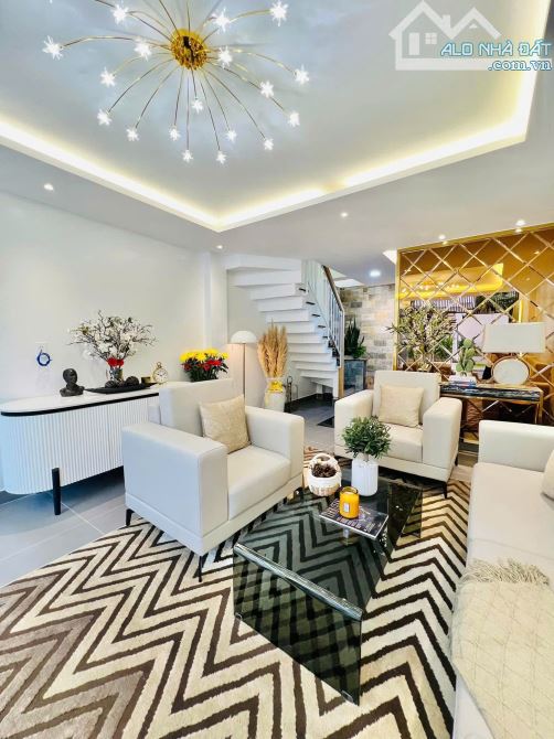 BÁN NHÀ DỊCH VỌNG, CẦU GIẤY - GẦN Ô TÔ - 56m MT 5m - NHÀ ĐẸP DÂN XÂY