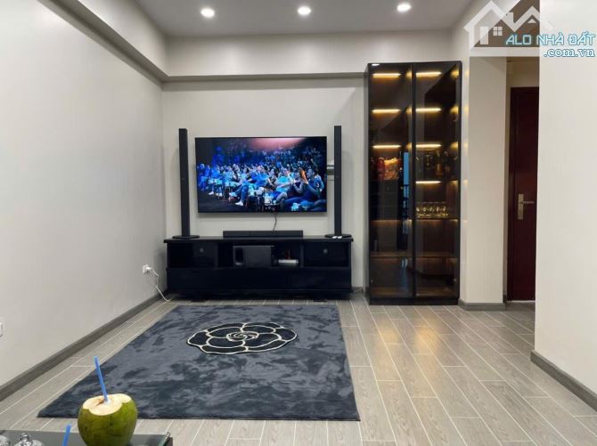 - Bán nhà đường Hồ Tùng Mậu, sát phố, nội thất xịn sò, 33m2, 7 tỷ.