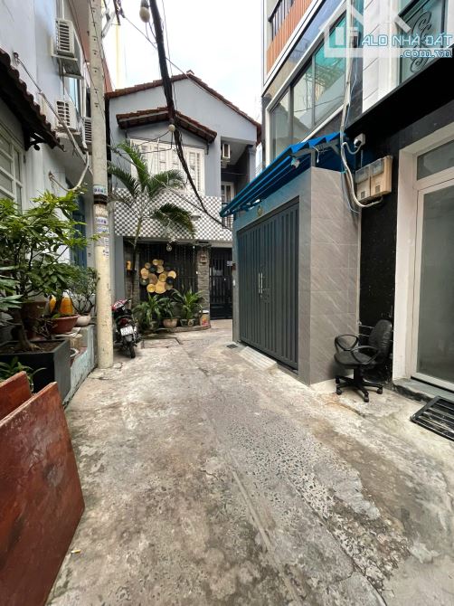 Bán nhà hẻm Quận 3 - Ngang 5,6m - 5 tầng - Đang có thu nhập 50 triệu/th, giá 9,3 tỷ