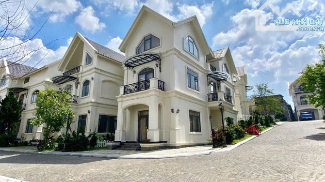VILLA 2 MẶT TIỀN KHU BIỆT THỰ CAO CẤP Ở MĂNGLIN PHƯỜNG 7, 210M2 4PN 5WC GIÁ 13.5 TỶ TL