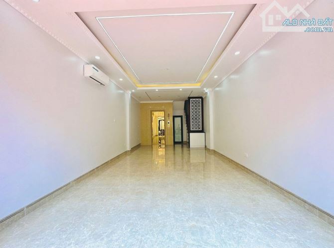 Bán nhà Phạm Tuấn Tài trung tâm Cầu Giấy, khu dân trí cao, ở vip, ô tô tránh, vào nhà.