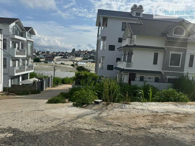ĐẤT   - GIÁ CỰC TỐT Cần bán nhanh  Lô Đất Vị Trí Đẹp Tại Phường 8 Đà Lạt , lâm đồ