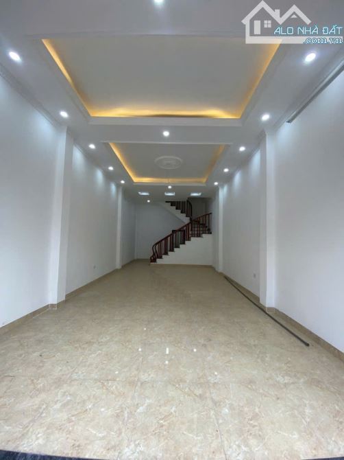 Căn nhà siêu đẹp tại Quỳnh Đô 50m mới koong 7 chô x dừng đỗ sẵn tiện ích chỉ 7.6 tỷ