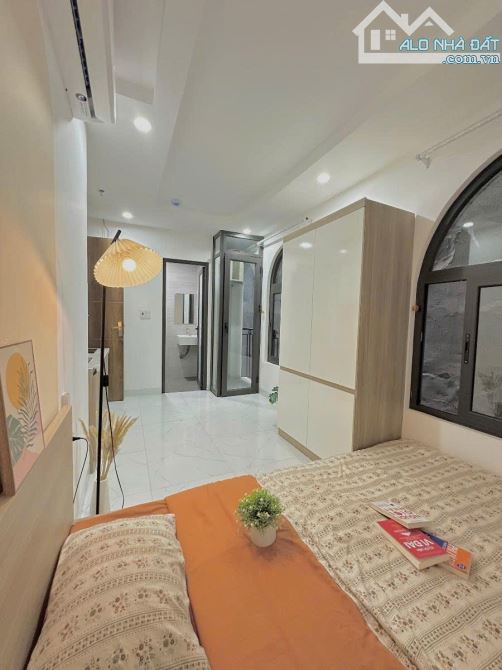 Bán toà CCMN phố Yên Hoa, 70m2 x 7 tầng thang máy, 16 phòng kk, 30m ra mặt phố