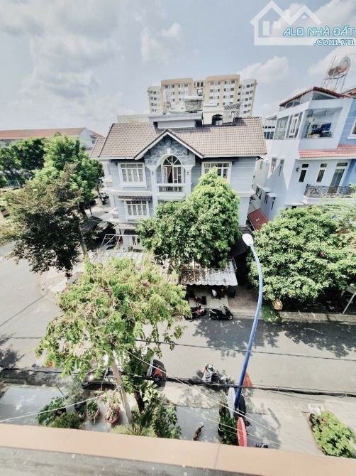 Nhà Siêu đẹp - Khu vip Giam 200 tr - Tháng 5 - Nhà Mặt tiền 4T 4.2x20 giá chỉ 119 tr/m