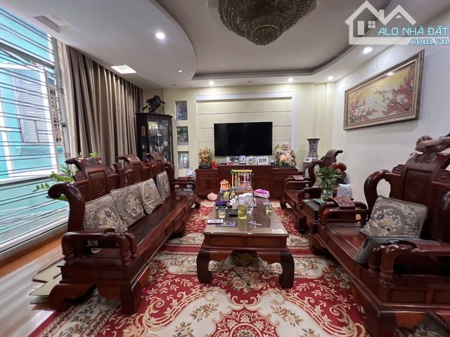 NHÀ 60M2*5T TRƯƠNG ĐỊNH, GARA, THANG MÁY 14,2 TỶ