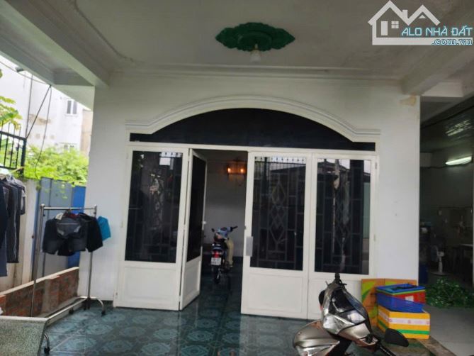 Nhà cấp 4 Mặt tiền đường ĐÔNG HƯNG THUẬN 11, phường ĐHT, Q12, dt 200m2 (10mx20m). 9,45Tỷ