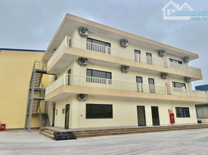 Cho thuê kho kết hợp văn phòng Sài Đồng, 200m, 3 tầng, container đỗ cửa, xuất VAT, 128k/m