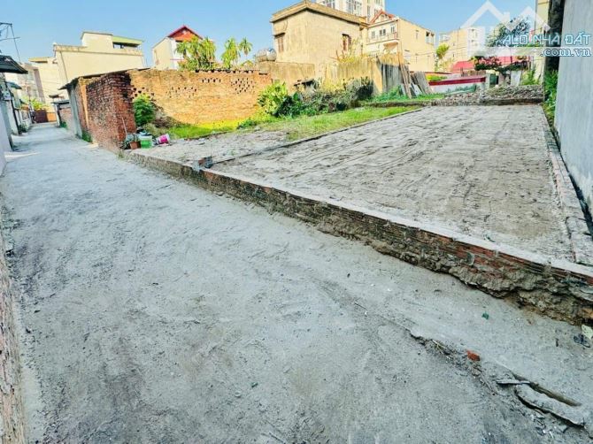 BÁN ĐẤT LÔ GÓC THANH AM – 45M² – GIÁ 6.3 TỶ – NGÕ Ô TÔ – GẦN PHỐ, GẦN Ô TÔ TRÁNH
