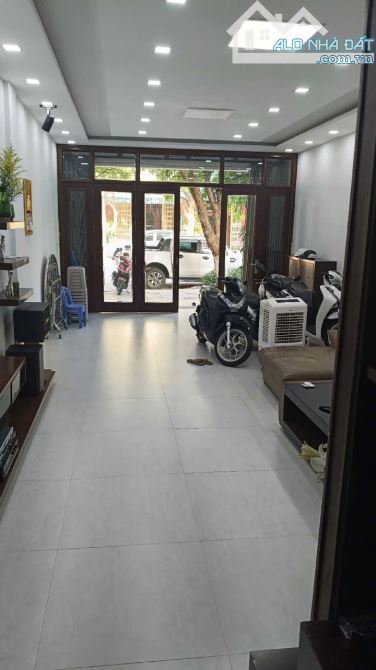 SIÊU PHẨM- NHÀ CẤP 3 TẦNG- MẶT TIỀN NGUYỄN ĐÌNH TỰU-ĐÀ NẴNG-DT:100M2-GIÁ NHỈNH 8 TỶ