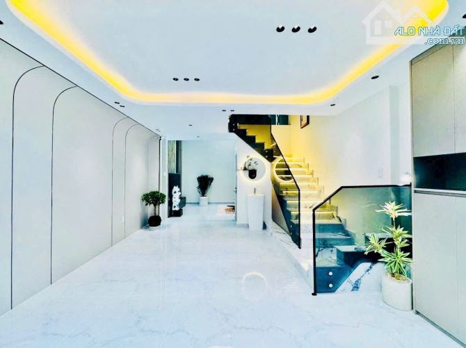 Bán nhà 3 Tầng HXH ngay chợ Hiệp Bình, DT 80m2 vuông vức , 4PN ,4WC giá chỉ hơn 6 tỷ.
