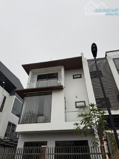 198 m2/ 25.x Tỷ/ Biệt Thự Hoa Viên Đặng Xá View Công Viên.