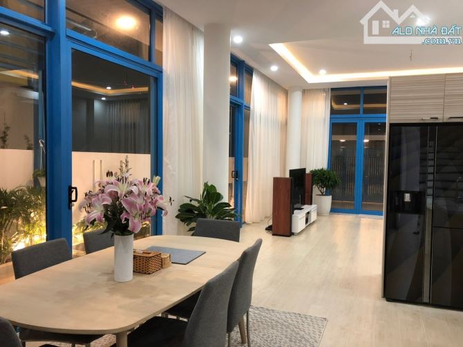 HẠ 1,8 TỶ! BÁN GẤP VILLA DIỆN TÍCH KHỦNG - VIEW BIỂN MỸ KHUÊ - DÒNG TIỀN 80TR THÁNG