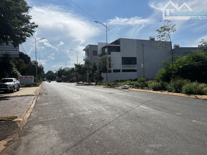 LÔ GÓC 2 MẶT TIỀN ĐẤU GIÁ THỦ KHOA HUÂN: GIÁ 6,5 tỷ
