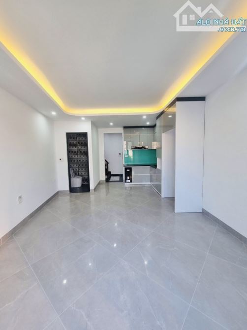 Bán nhà HOÀNG QUỐC VIỆT, 42m2 x 6 tầng, mặt ngõ cách mặt phố 30m