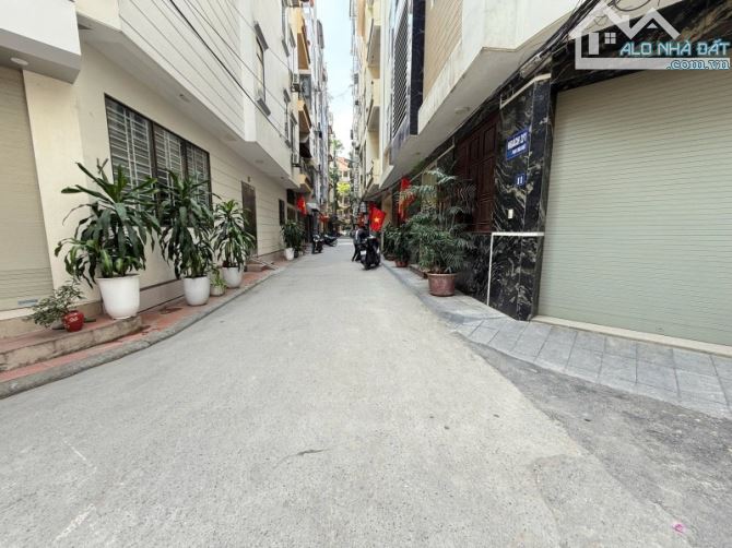 Nhà Phạm Thận Duật, Cầu Giấy. 55mx5; MT 4m; Giá 17.8 tỷ  SIÊU PHẨM - PHÂN LÔ - Ô TÔ TRÁNH