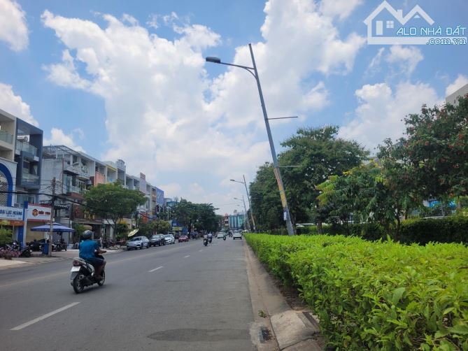 Bán nhà khu Tên Lửa VIP ( khu Ao Sen) Gần Aeon Mall - view công viên thoáng mát