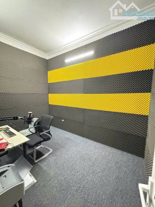 Bán nhà đẹp đường Láng. 43m2, 4 tầng, ô tô vào, 10.9 tỷ