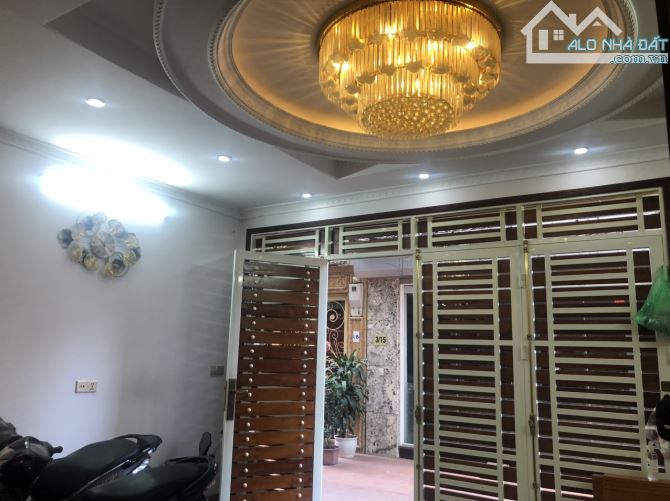 Bán nhà Ái Mộ, nhà đẹp ở luôn, 2 thoáng, thang máy, 39/42m2, 6 tầng, 12.7 tỷ