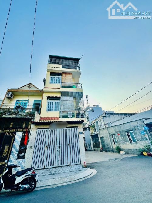 Mặt tiền kinh doanh lô gốc Bùi Minh Trực , Q8 , 1 trệt, 3 lầu , 6PN chỉ 10,8 tỷ
