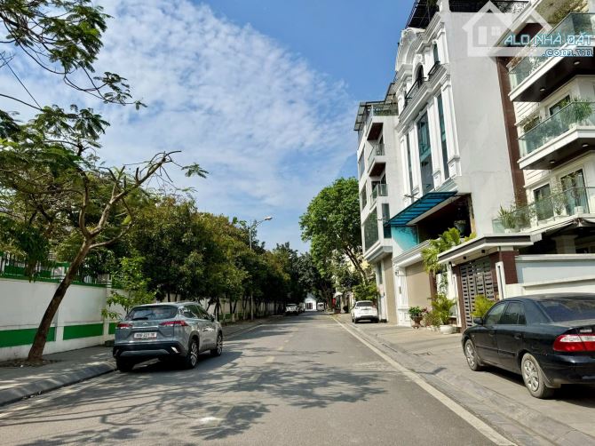 Bán đất Thanh Am, Khu Tái Định Cư, DT 90m2, MT rộng, vỉa hè, ôtô tránh, làm VP, KD, đầu tư