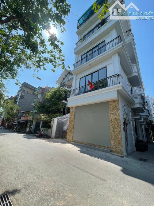 Bồ Đề - Long Biên - mặt phố - 90M2 - NHÌN THẤY CẢ HÀ NỘI 🌇 LẪN NÚI HÀM LỢN ⛰️ - CHỈ 29 TỶ