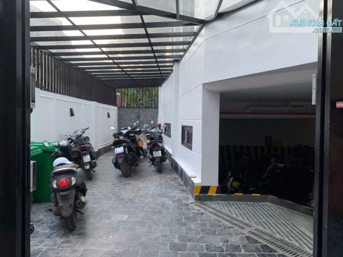 BÁN NHÀ CHDV Siêu Vip Bùi Xương Trạch 9 tầng TM , lô góc, dt 154m2, mt 20m, 36 tỷ