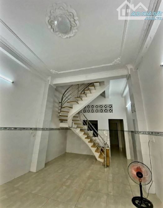 Kinh Dương Vương Hẻm 8m ngay vòng xoay Phú Lâm ( 4X14 ) 3 tầng đúc 3pn chỉ 7,3 tỷ.