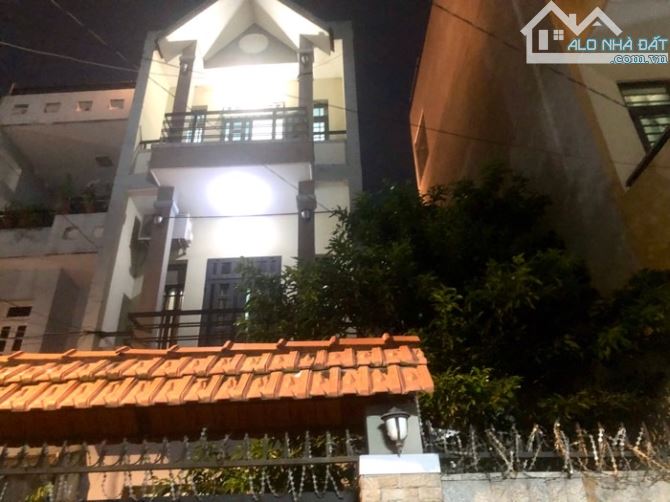 GẤP BÁN nhà ngang 5.5m HXH Bùi Quang Là 3 lầu mái Thái 110m2 gần Emart chỉ 8.6 tỷ.