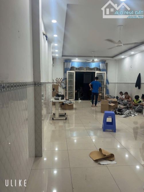 Bán nhà 1 Trệt 2 Lầu Trung Tâm Dĩ An 104m2,đường xe hơi,gần trường Câp 3 Dĩ An