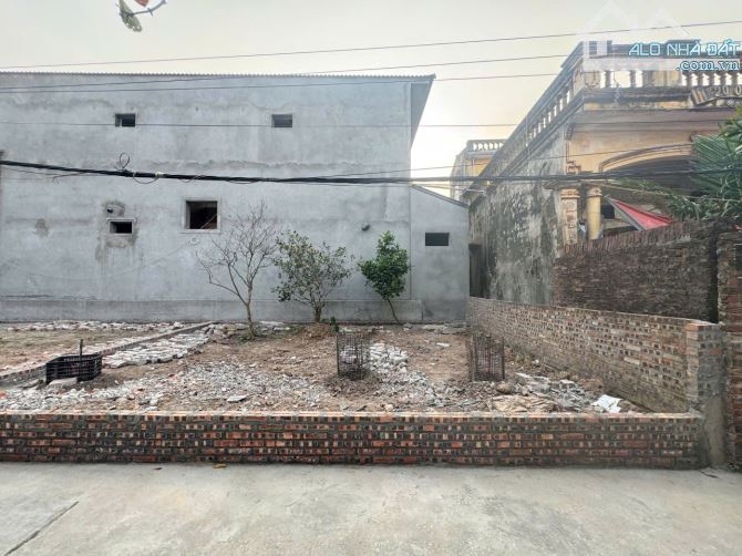 BÁN ĐẤT LONG HƯNG- VĂN GIANG-HƯNG YÊN-SÁT VIN2- Ô TÔ VÀO ĐẤT- 50m2- 2,5 tỷ.