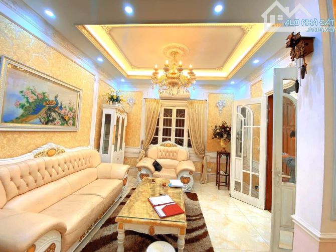 Phân Lô, Ô Tô Tránh Kinh doanh Vào Nhà, Kim Đồng, Diện tích 64m2 Giá 18 tỷ