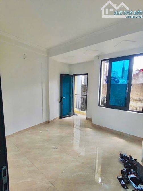 Bán gấp nhà Mỹ Đình, Nam Từ Liêm, Ngõ rộng thoáng ôtô 4 chỗ qua nhà, gần bãi ôtô chỉ 6 ti