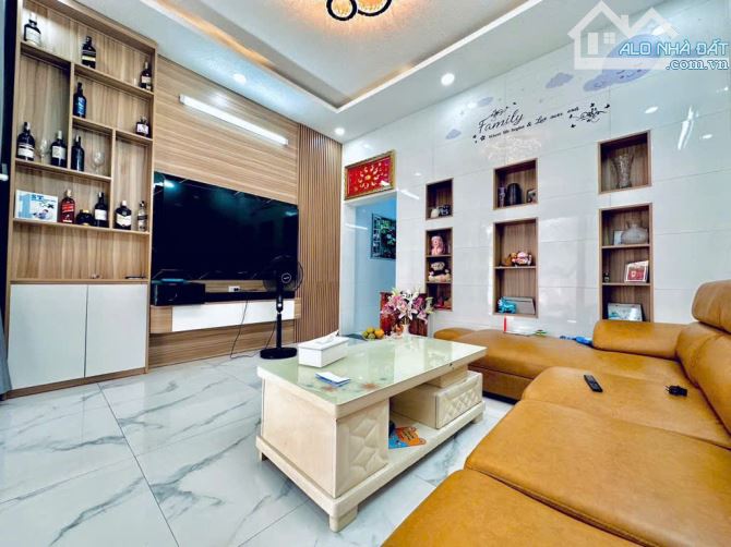 NHÀ ĐẸP 2 TẦNG HẺM XE HƠI – FULL NỘI THẤT – GẦN EMART PHAN HUY ÍCH – CHỈ NHỈNH 4 TỶ