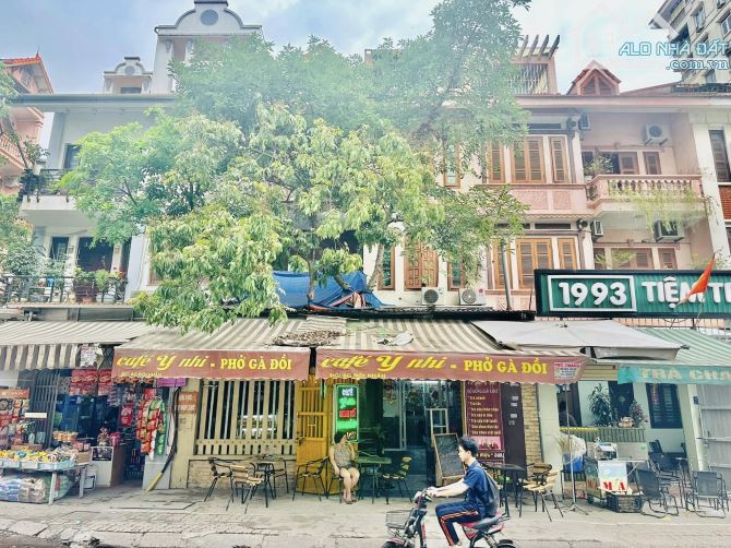 (MT 7 M) Bán nhà mặt phố Đội Nhân 105m 4T MT 7m siêu KD giá 40 tỷ sổ vuông Ba Đình