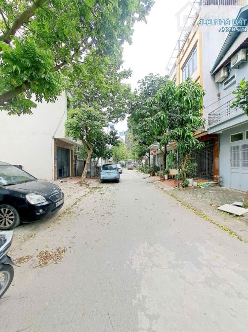 BÁN GẤP ĐẤT YÊN LỘ, 50M* MT 4M GIÁ NHỈNH 11 TỶ, Ô TÔ, KINH DOANH VP.