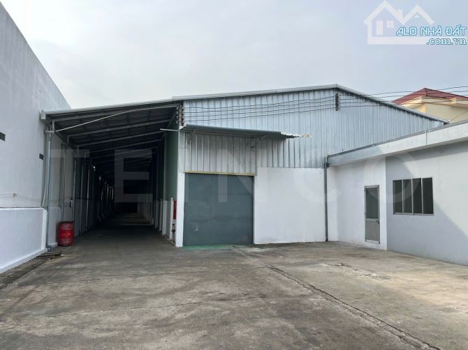 Kho xưởng bãi 1.300m² kho xây dựng 1.000m² có PCCC và điện 3 pha, đường QL 1A,lộ Container