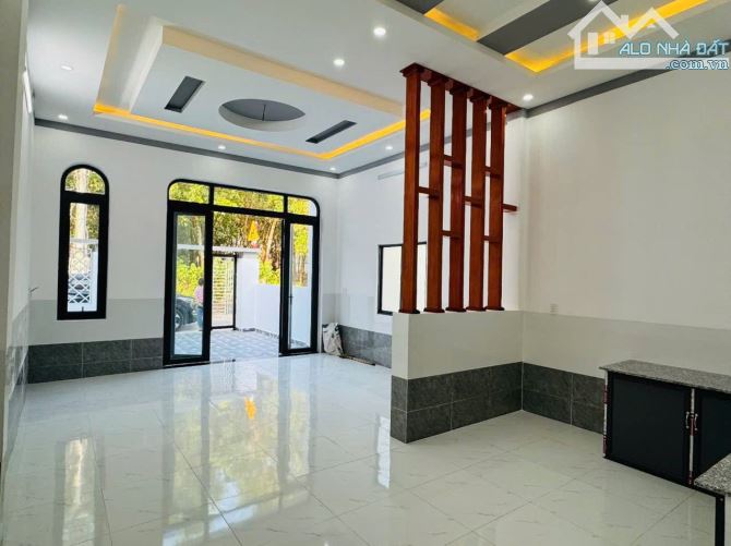- Bán nhà đường Hồ Tùng Mậu, sát phố, nội thất xịn sò, 39m2, 7.9 tỷ.