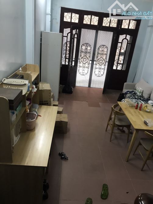 Cho thuê nhà 45m x 5 tầng Hoàng Quốc Việt Cầu Giấy. 15tr/ tháng.