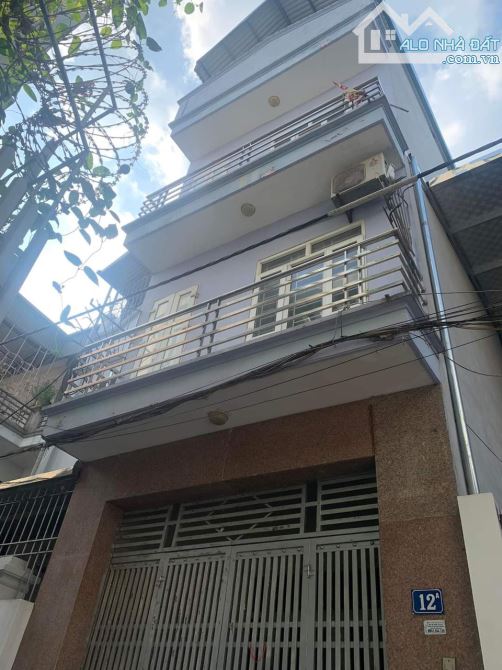 Cần cho thuê nhà nguyên căn Thạch Cầu Long Biên DT 55m x3.5 tầng giá 8tr/tháng.