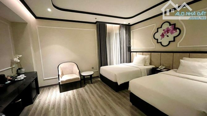 Bán Toà Khách sạn đường Hoàng Quốc Việt DT 350m2 * 9 tầng, MT 16m, Giá 110 tỷ - 10
