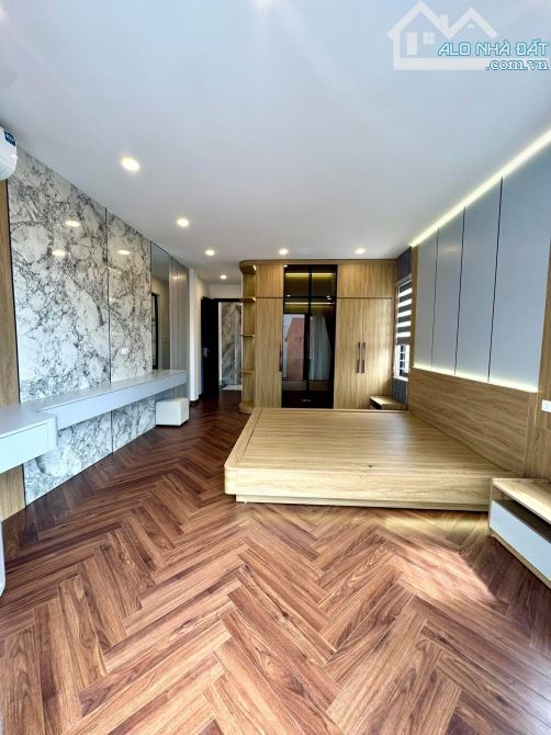 THẠCH BÀN 7 TẦNG THANG MÁY – Ở SƯỚNG NHƯ RESORT – 10,6 TỶ - 10