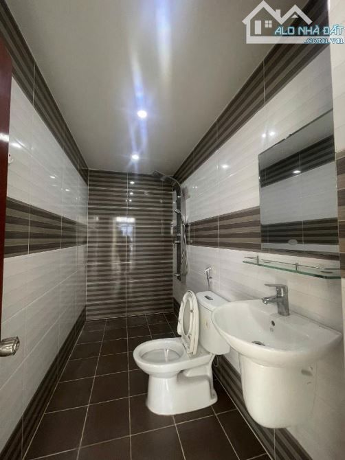 MẶT TIỀN ĐƯỜNG KINH DOANH SẦM UẤT KHU TÊN LỬA  CÓ VỈA HÈ  6 x 16 NGAY AEON MALL - 10