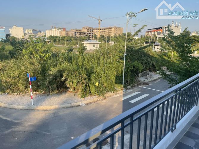 Cho thuê nhà 1 lầu mới xây kế đại học FPT tiện văn phòng - 11