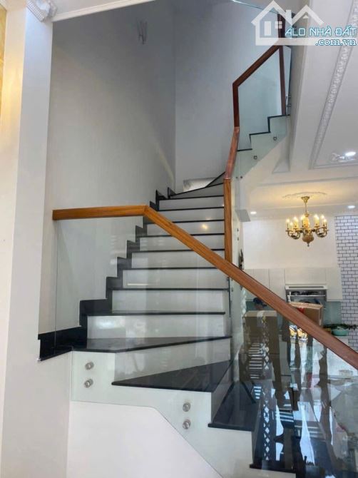 NHÀ XINH CẠNH CHUNG CƯ 4S, 3 TẦNG, PHẠM VĂN ĐỒNG, LINH ĐÔNG THỦ ĐỨC CHỈ HƠN 6 TỶ - 1