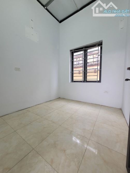 CƠ HỘI VÀNG AN CƯ LẬP NGHIỆP TẠI YÊN HÀ,YÊN VIÊN! NHÀ C4 NGÕ 3 GÁC 33,7M2 GIÁ 2.450 TỶ - 1