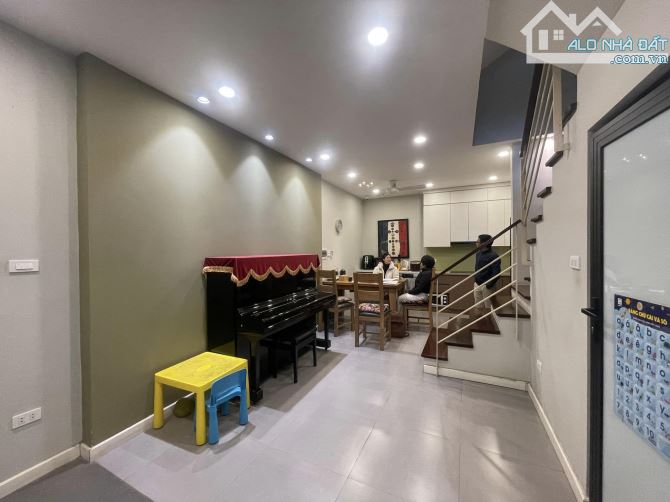Bán nhà Đại từ-50m2 x 5tầng,giá 7.83tỷ,oto đỗ cửa,gần đường,đẹp,ở luôn - 1